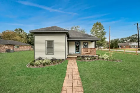 125 N Shirley Street Alvin TX 77511