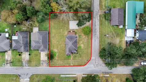125 N Shirley Street Alvin TX 77511
