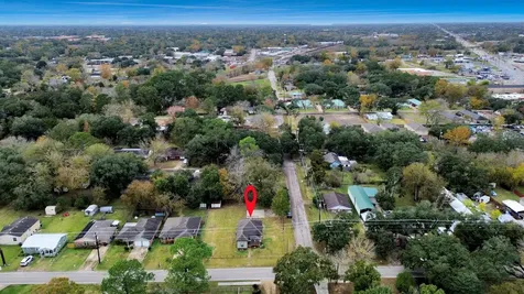 125 N Shirley Street Alvin TX 77511