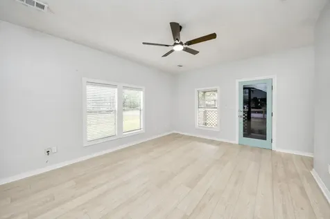125 N Shirley Street Alvin TX 77511