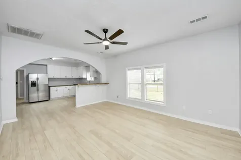 125 N Shirley Street Alvin TX 77511