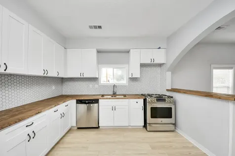 125 N Shirley Street Alvin TX 77511
