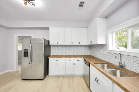 125 N Shirley Street Alvin TX 77511