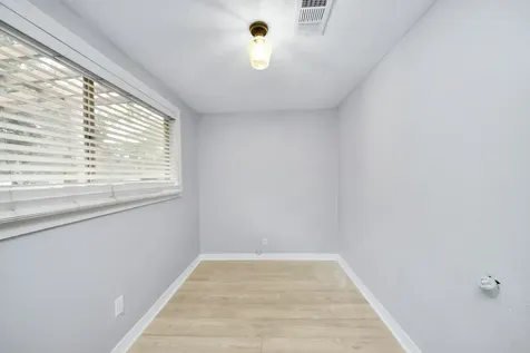 125 N Shirley Street Alvin TX 77511