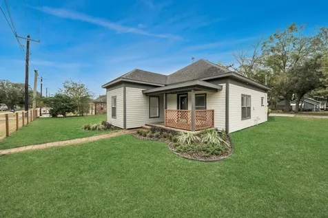 125 N Shirley Street Alvin TX 77511