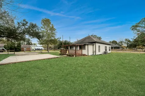 125 N Shirley Street Alvin TX 77511