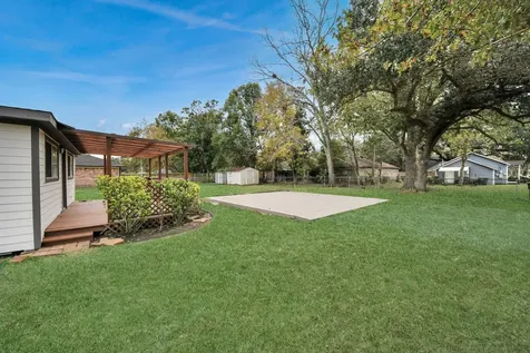 125 N Shirley Street Alvin TX 77511