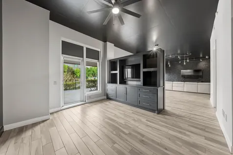 3 Waterway Court 1b The Woodlands TX 77380