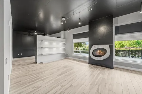 3 Waterway Court 1b The Woodlands TX 77380