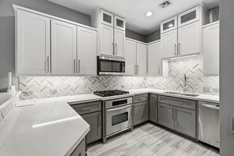 3 Waterway Court 1b The Woodlands TX 77380