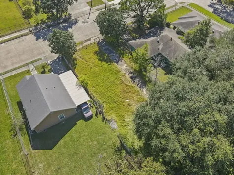 827 W 14th Street Port Arthur TX 77640