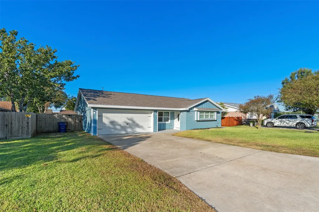 2106 22nd Avenue N Texas City TX 77590
