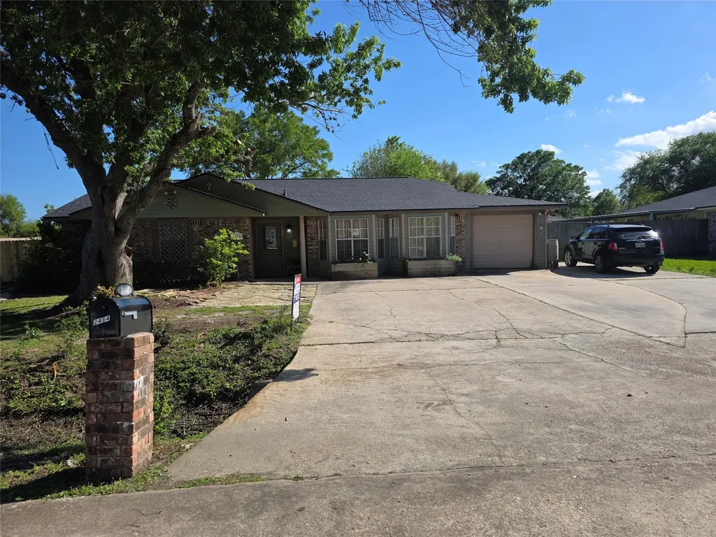 2414 Goldenrod Street Highlands TX 77562