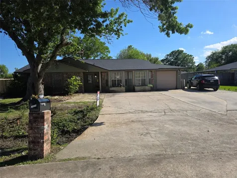 2414 Goldenrod Street Highlands TX 77562