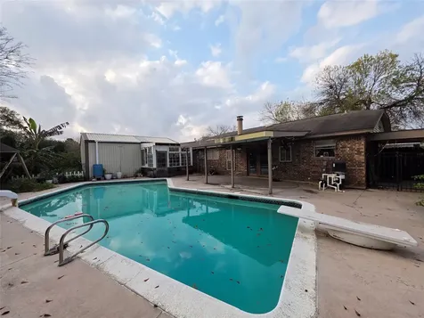 2414 Goldenrod Street Highlands TX 77562