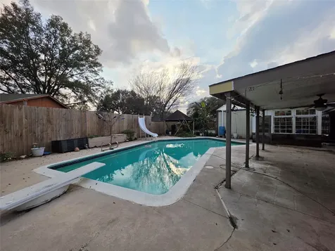 2414 Goldenrod Street Highlands TX 77562