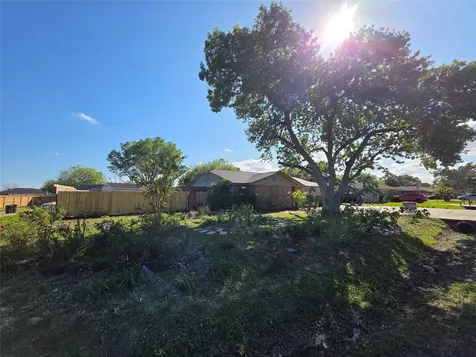 2414 Goldenrod Street Highlands TX 77562