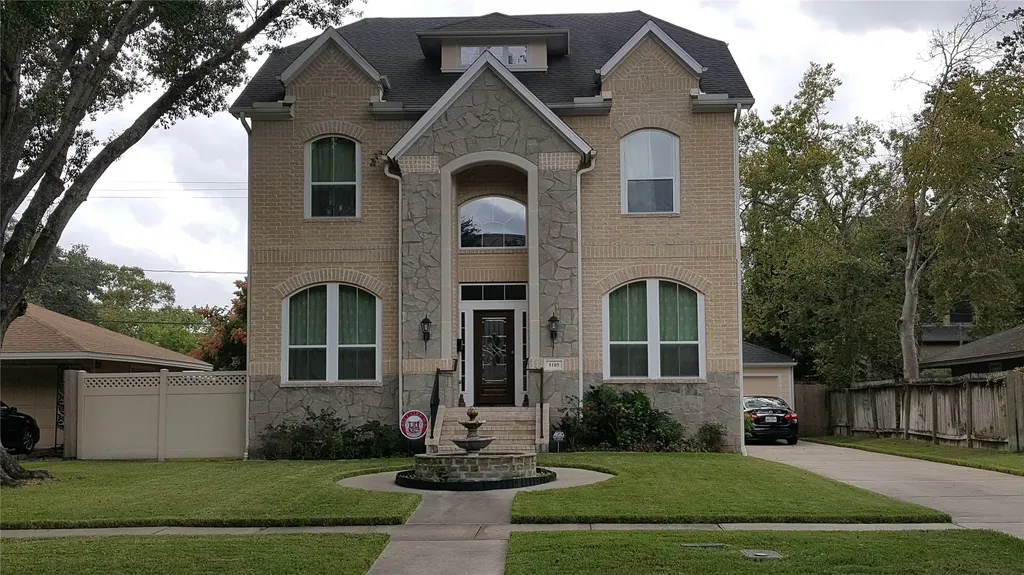 5105 Maple Street Bellaire TX 77401