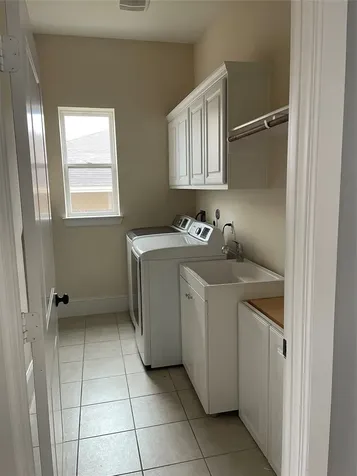 5105 Maple Street Bellaire TX 77401