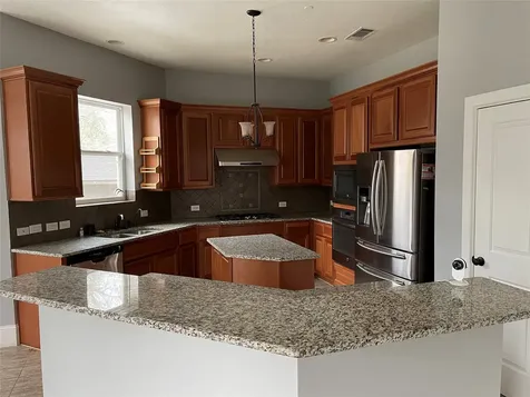 5105 Maple Street Bellaire TX 77401