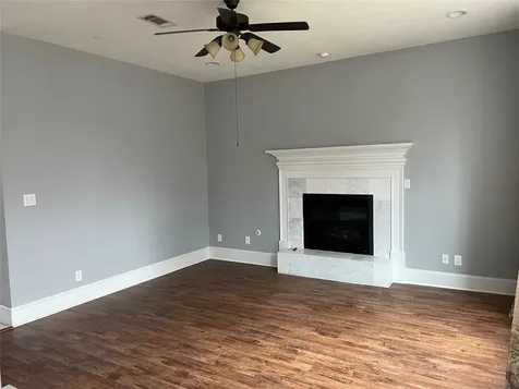 5105 Maple Street Bellaire TX 77401