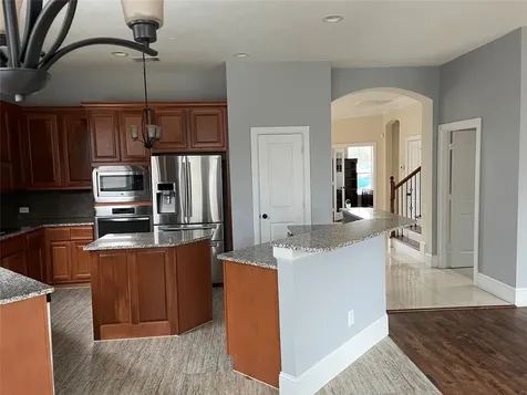 5105 Maple Street Bellaire TX 77401