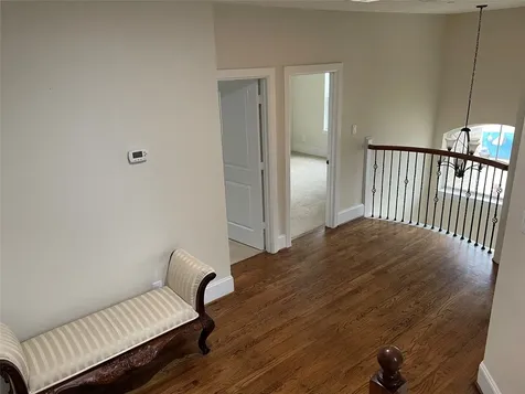 5105 Maple Street Bellaire TX 77401