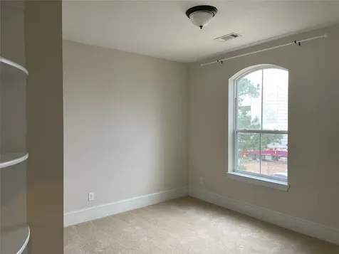 5105 Maple Street Bellaire TX 77401