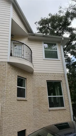 5105 Maple Street Bellaire TX 77401