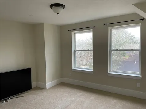 5105 Maple Street Bellaire TX 77401