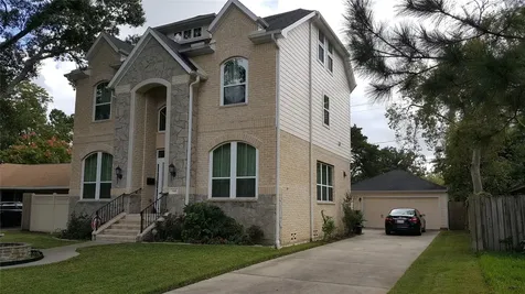 5105 Maple Street Bellaire TX 77401