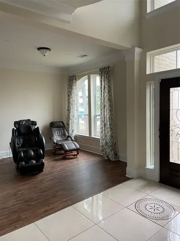5105 Maple Street Bellaire TX 77401