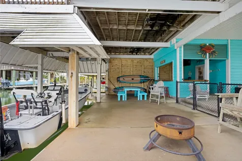 1114 Tiki Drive Tiki Island TX 77554