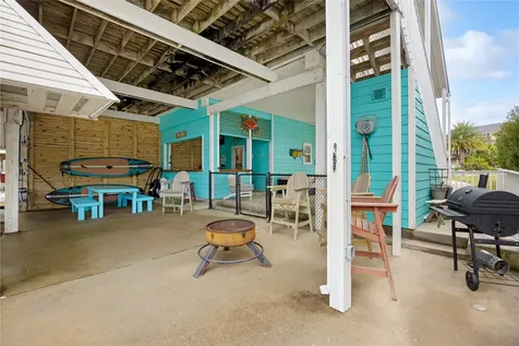 1114 Tiki Drive Tiki Island TX 77554