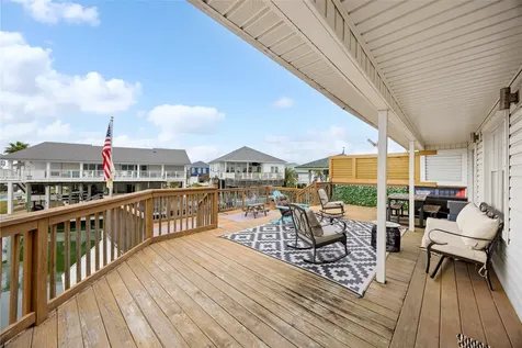 1114 Tiki Drive Tiki Island TX 77554