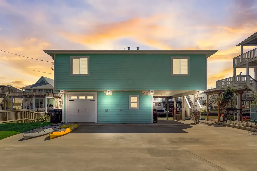 22819 Vida Street Galveston TX 77554