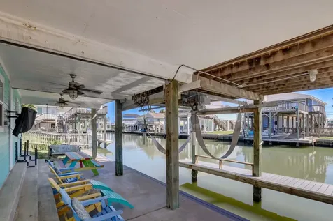 22819 Vida Street Galveston TX 77554