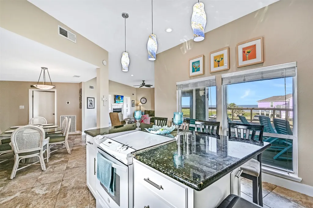 17614 Glei Galveston TX 77554