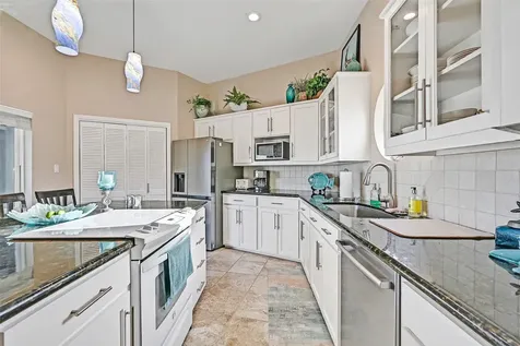 17614 Glei Galveston TX 77554