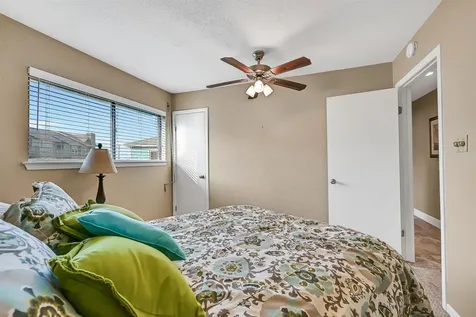 17614 Glei Galveston TX 77554