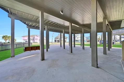 17614 Glei Galveston TX 77554