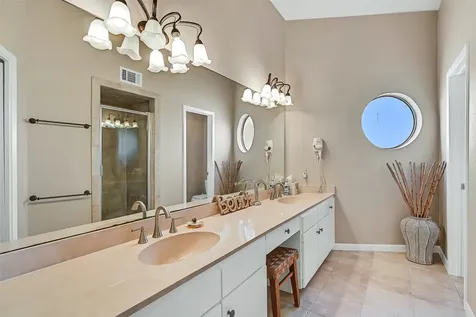 17614 Glei Galveston TX 77554
