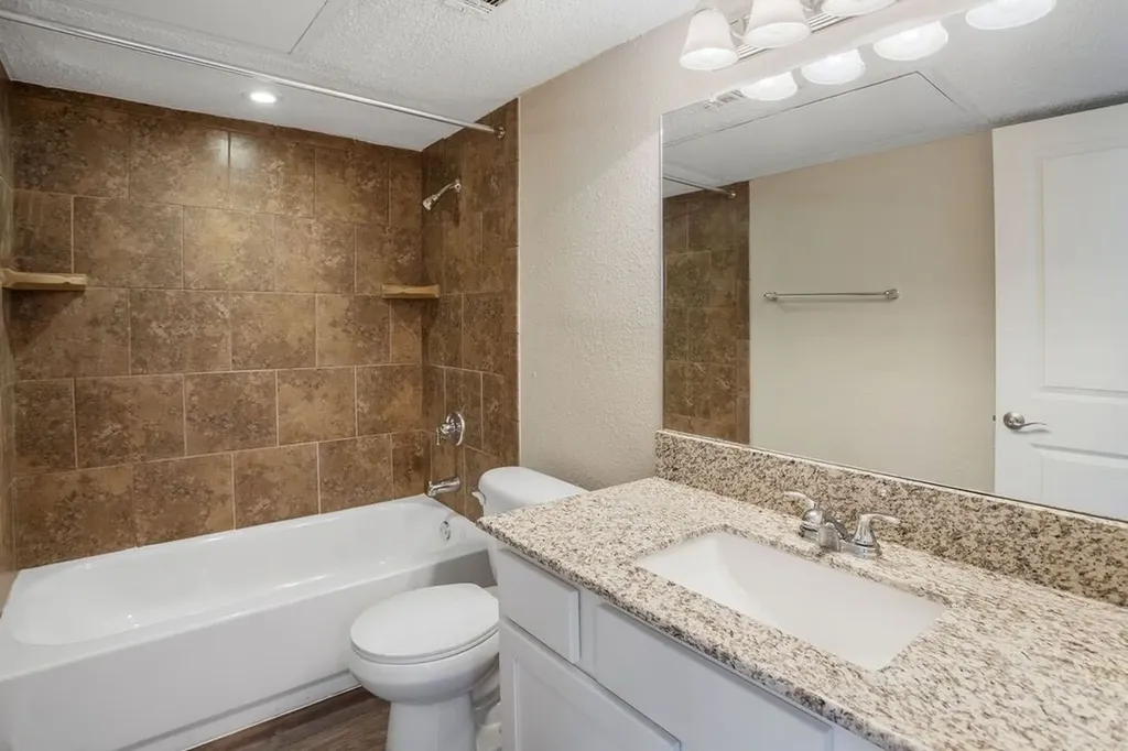 2810 Salado Street 115 Austin TX 78705