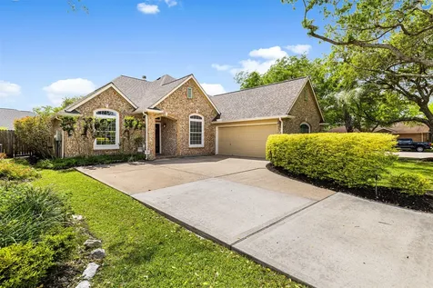 312 Summer Haven Circle League City TX 77573