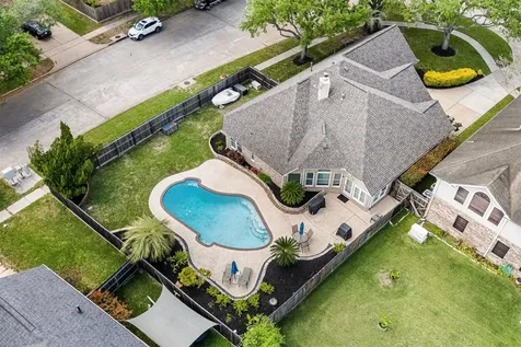 312 Summer Haven Circle League City TX 77573