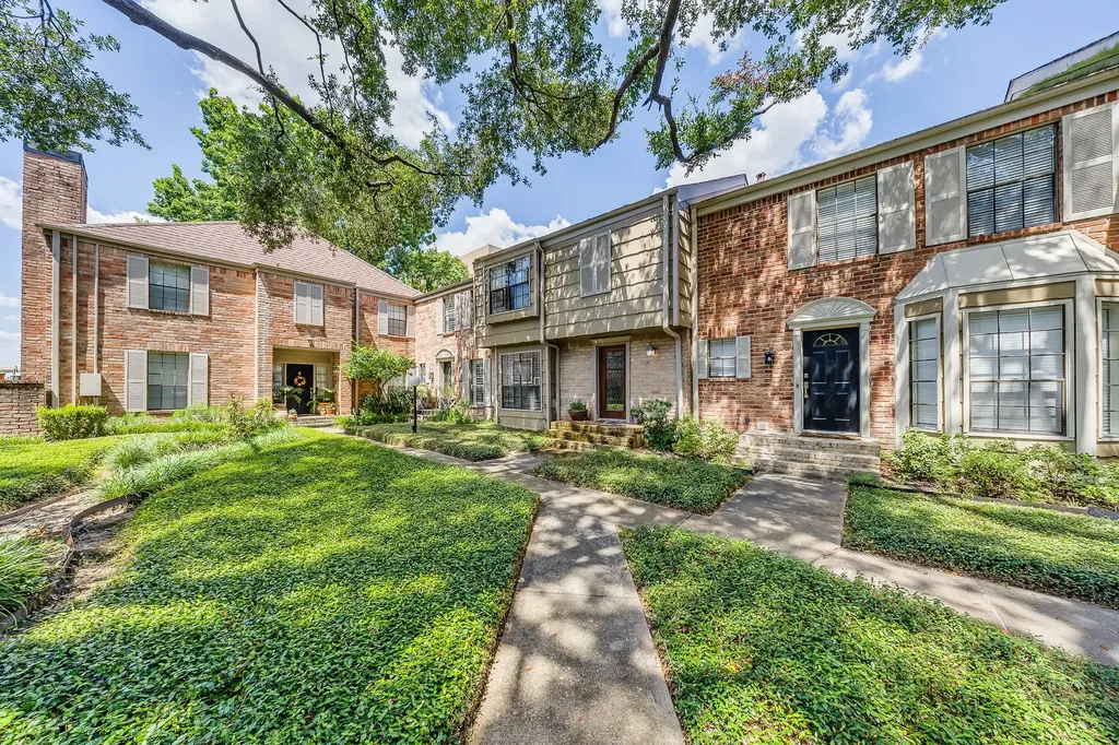 7505 Memorial Woods Drive B13 Houston TX 77024
