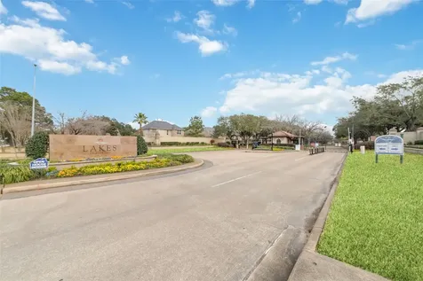 12215 Salmon Creek Houston TX 77041