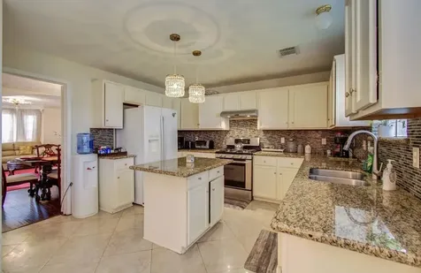 3219 Leila Oaks Drive Houston TX 77082