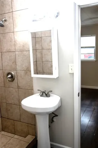 421 E Park Street Alvin TX 77511