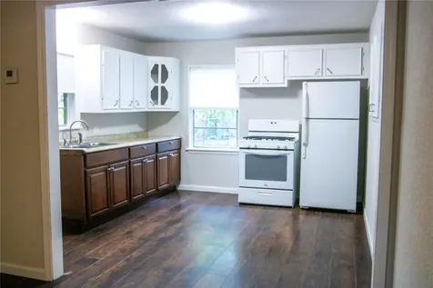 421 E Park Street Alvin TX 77511